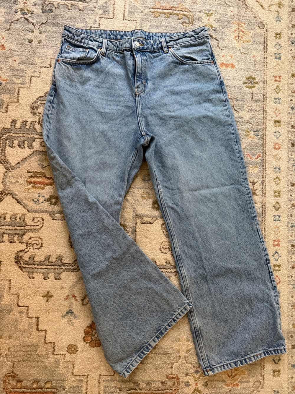 Monki Low Rise Loose Fit Jeans in Mid Blue Wash